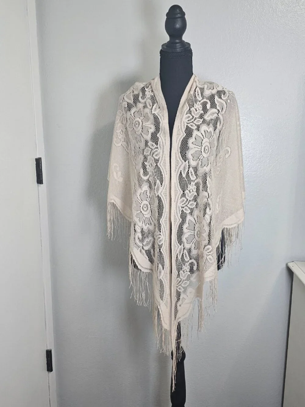 NWOT Unbranded 3 PC Bundle Floral Lace Fringe Shawls - Boho Bikini Cover Up Set - Picture 5 of 7